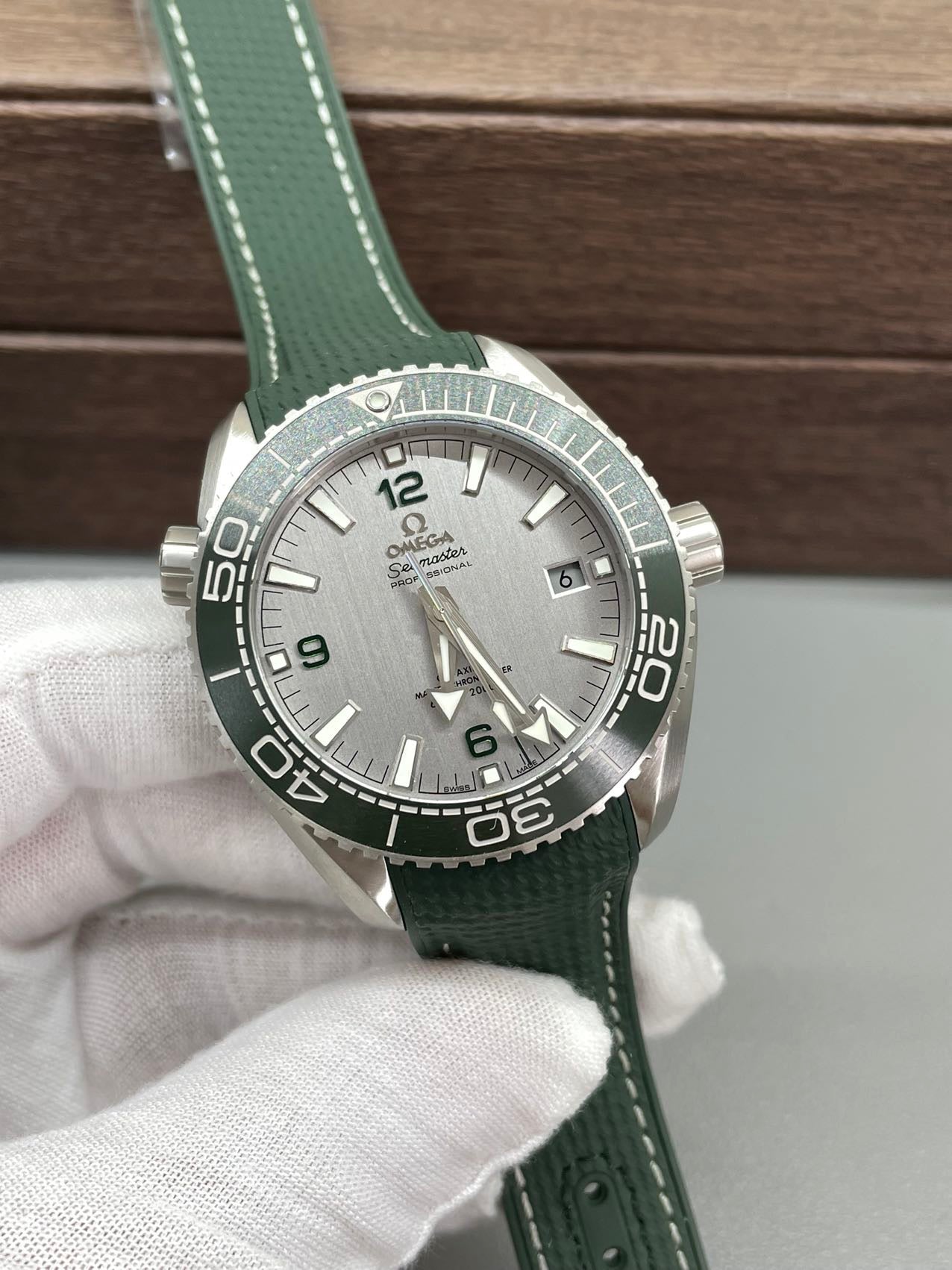 Omega Seamaster Planet Ocean 600M 215.32.44.21.06.001 VS Factory 1:1 Best Edition Green Rubber Strap