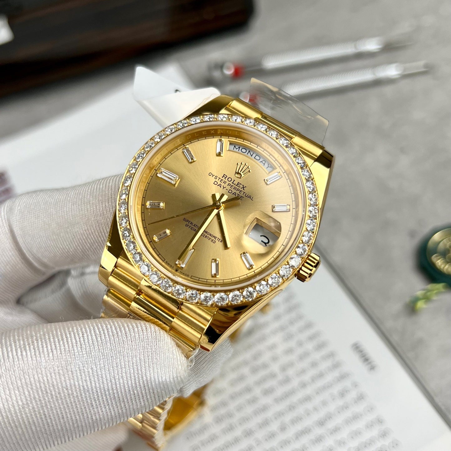 Rolex Day-Date 40 228348rbr-0002 Or jaune Or 18 carats incrusté de diamants artificiels