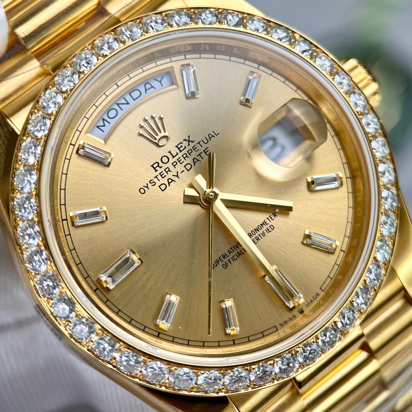 Rolex Day-Date 40 228348rbr-0002 Or jaune Or 18 carats incrusté de diamants artificiels