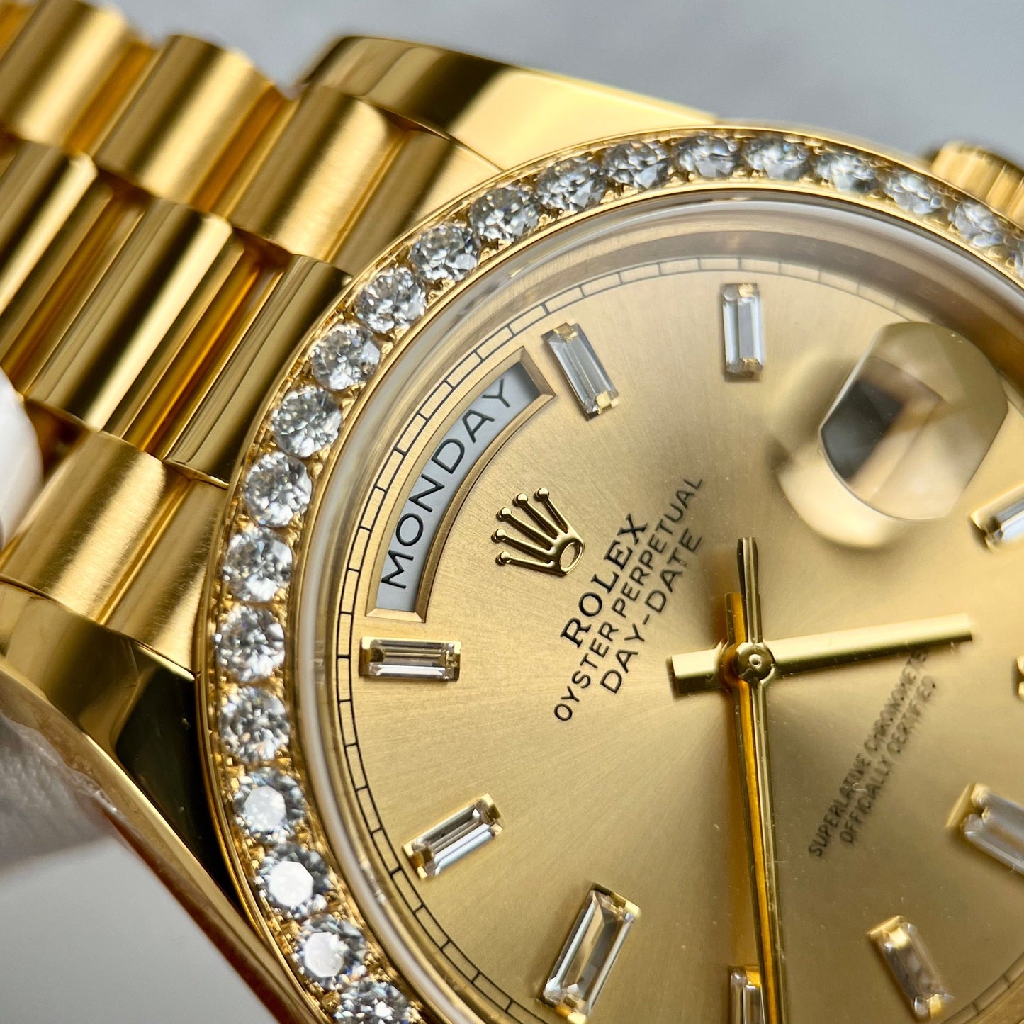 Rolex Day-Date 40 228348rbr-0002 Or jaune Or 18 carats incrusté de diamants artificiels