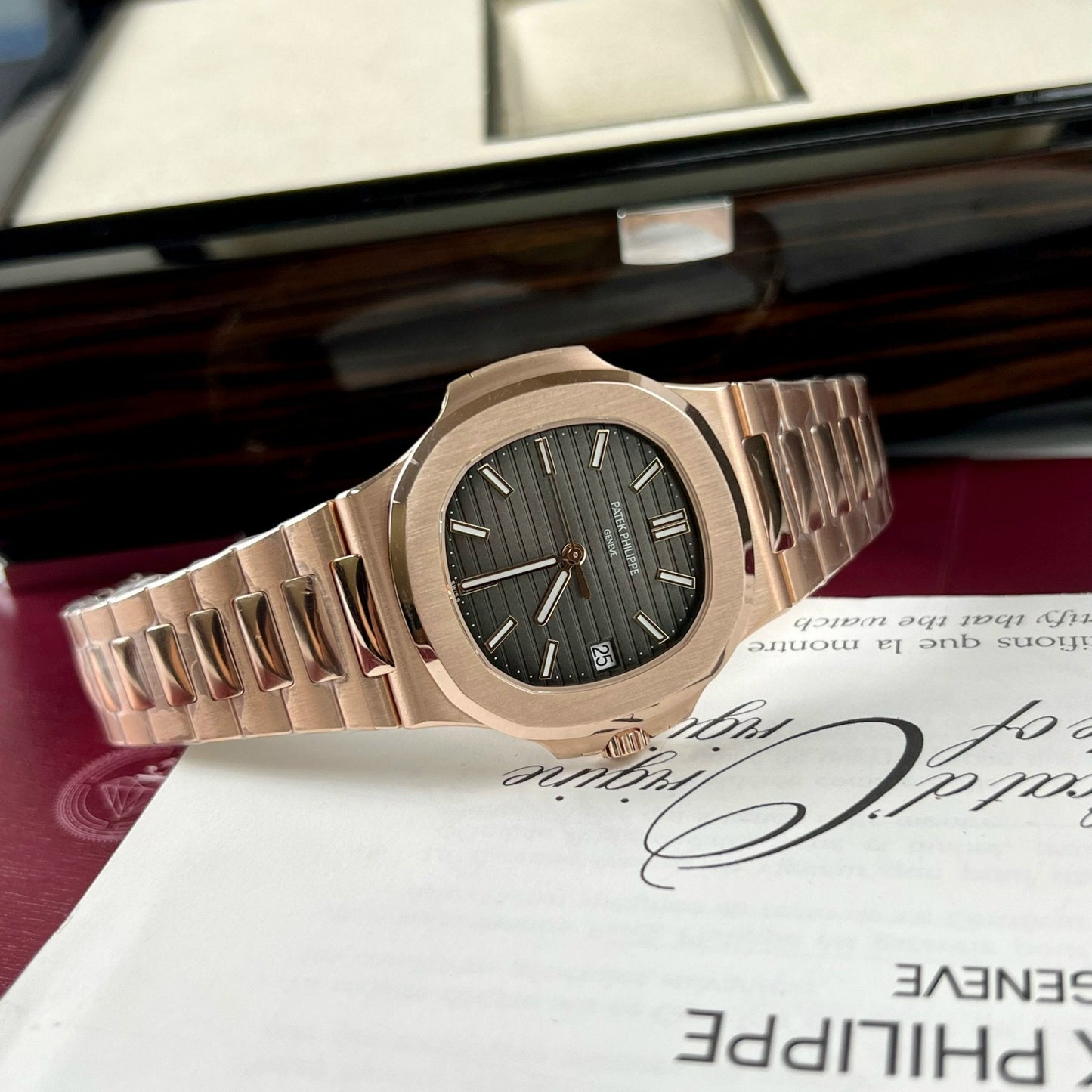 Patek Philippe Nautilus 5711/1R-001 – Emballé en or rose 18 carats de l'usine 3K