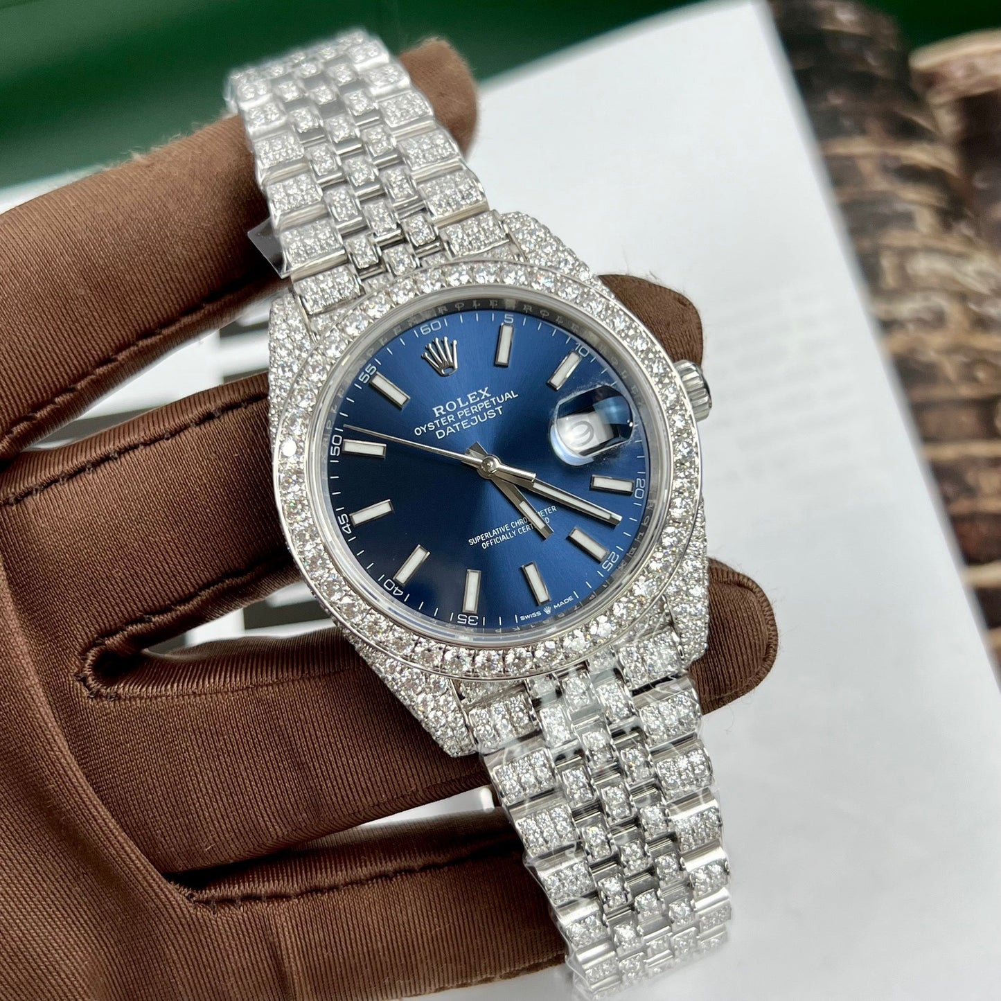 Montre pour homme Rolex Datejust 41 à cadran bleu 126334-0002 moissanite personnalisée