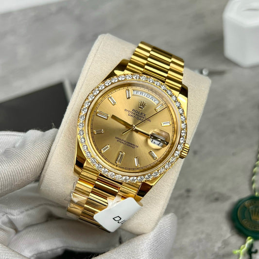 Rolex Day-Date 40 228238 Cadran Champage Lunette en moissanite remplie d'or 18 carats