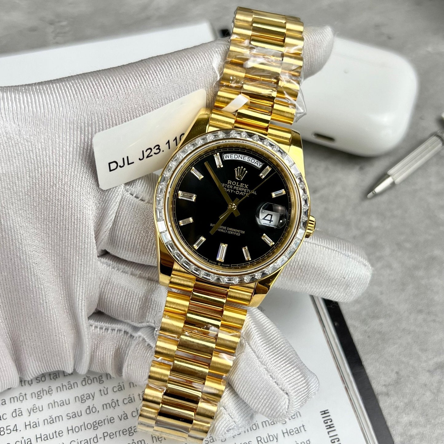 Rolex Day-Date 40 228398TBR envuelto en oro amarillo de 18k y bisel de moissanita Baguette