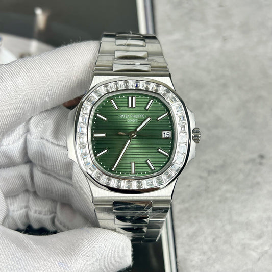 Patek Philippe Nautilus 5711/1300A-001 Baguette de moissanite personnalisée à cadran vert d'usine 3K