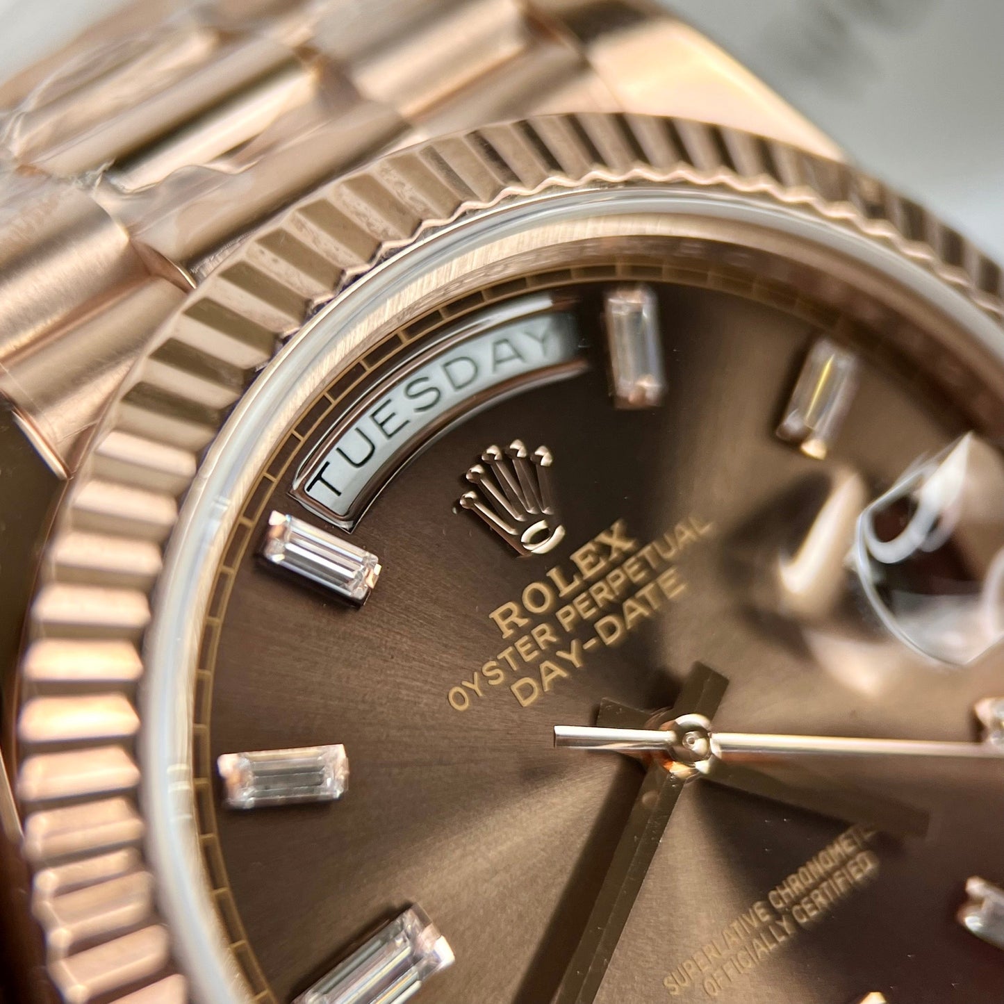 Rolex Day-Date 40 mm 228235 esfera de chocolate Relleno de oro rosa de 18 k 150 gramos