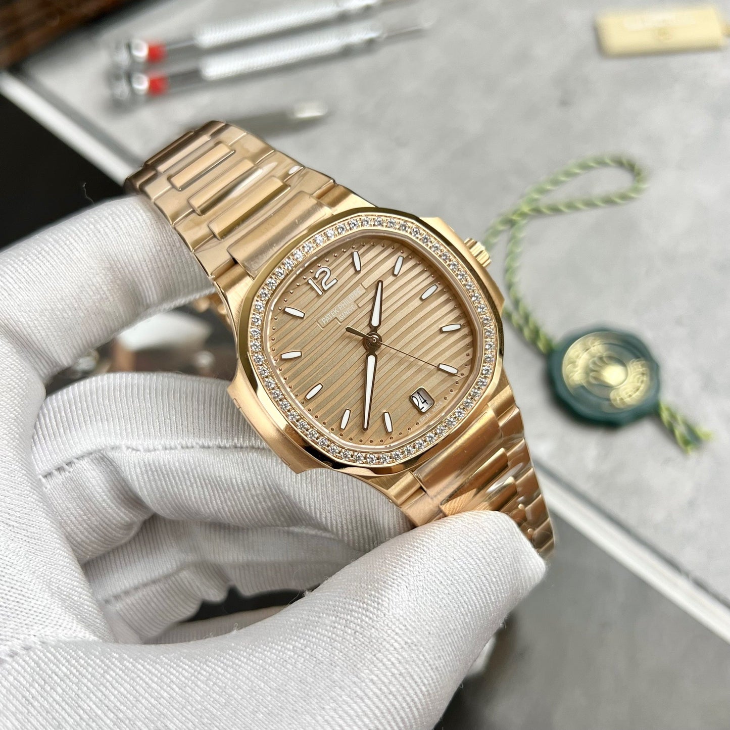 Patek Philippe Nautilus 7118/1R-010 18 Karat Gold gefüllt aus der 3-Karat-Fabrik mit gelbem Zifferblatt