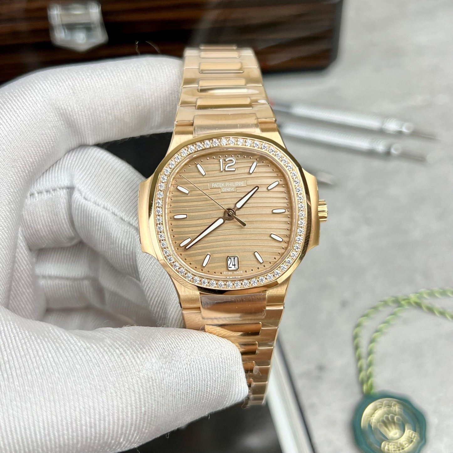 Patek Philippe Nautilus 7118/1R-010 18 Karat Gold gefüllt aus der 3-Karat-Fabrik mit gelbem Zifferblatt