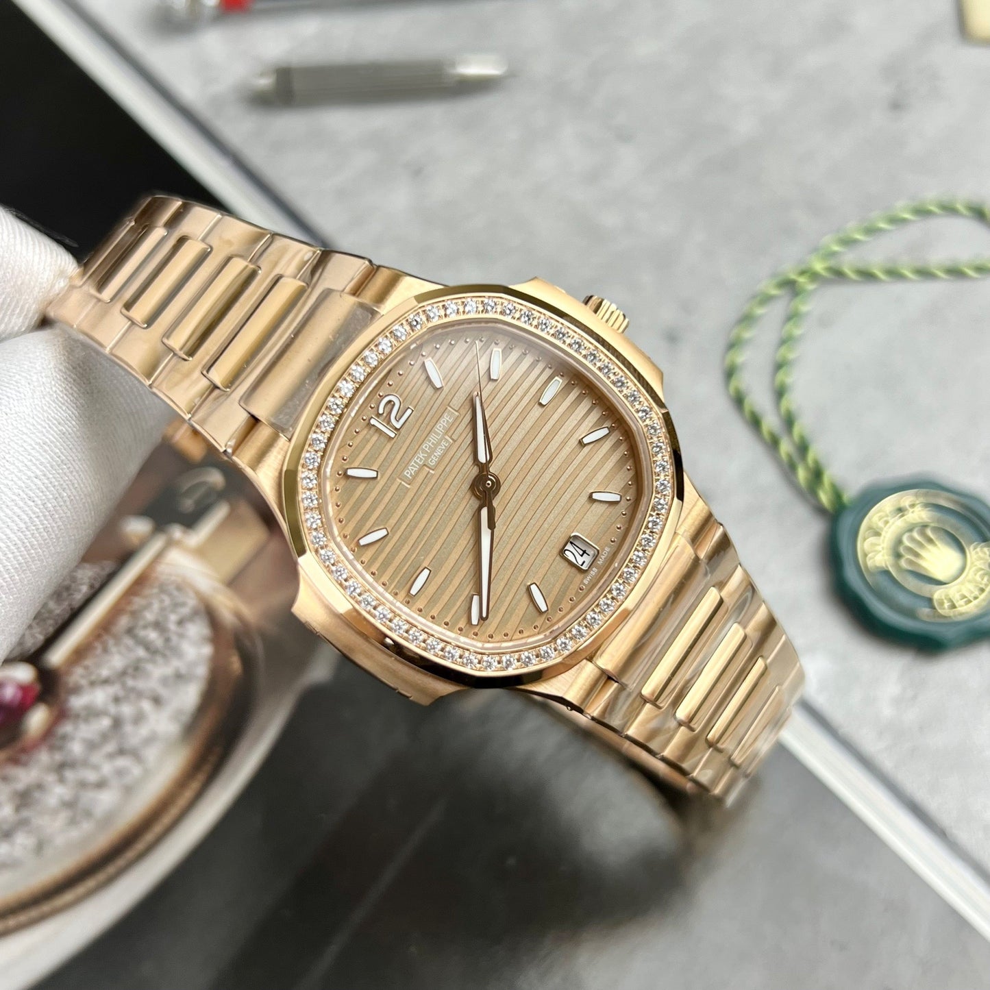 Patek Philippe Nautilus 7118/1R-010 18 Karat Gold gefüllt aus der 3-Karat-Fabrik mit gelbem Zifferblatt