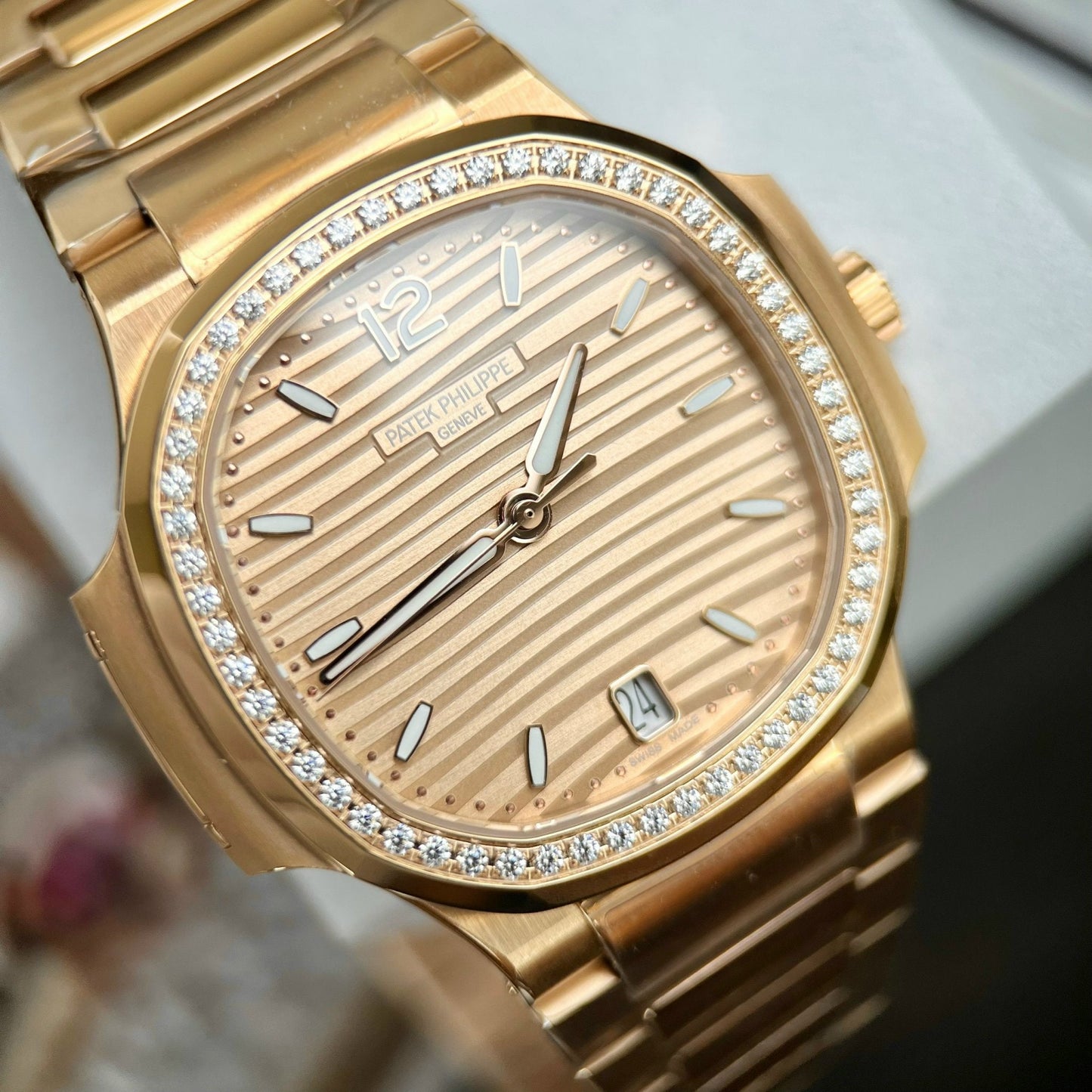 Patek Philippe Nautilus 7118/1R-010 18 Karat Gold gefüllt aus der 3-Karat-Fabrik mit gelbem Zifferblatt