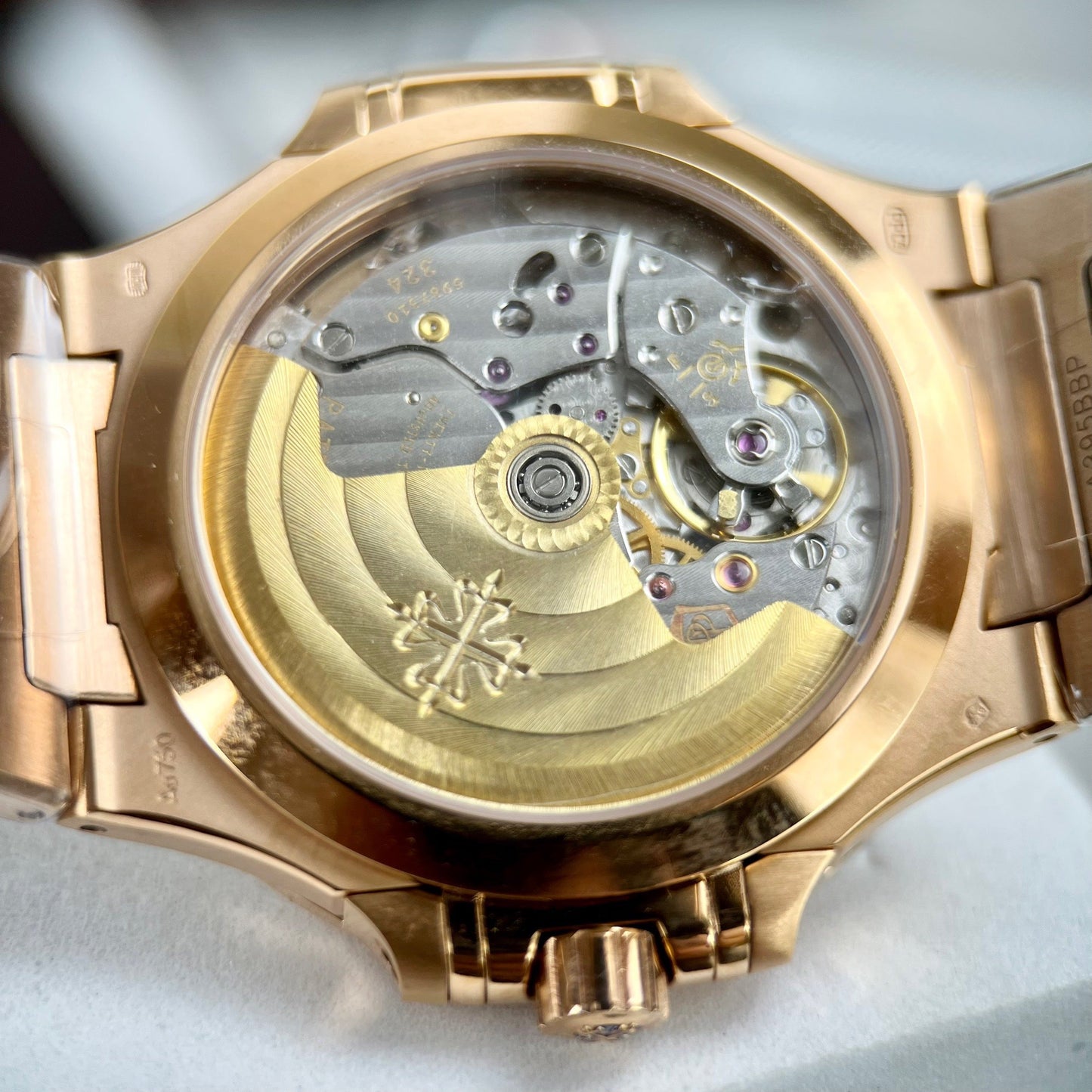 Patek Philippe Nautilus 7118/1R-010 18 Karat Gold gefüllt aus der 3-Karat-Fabrik mit gelbem Zifferblatt