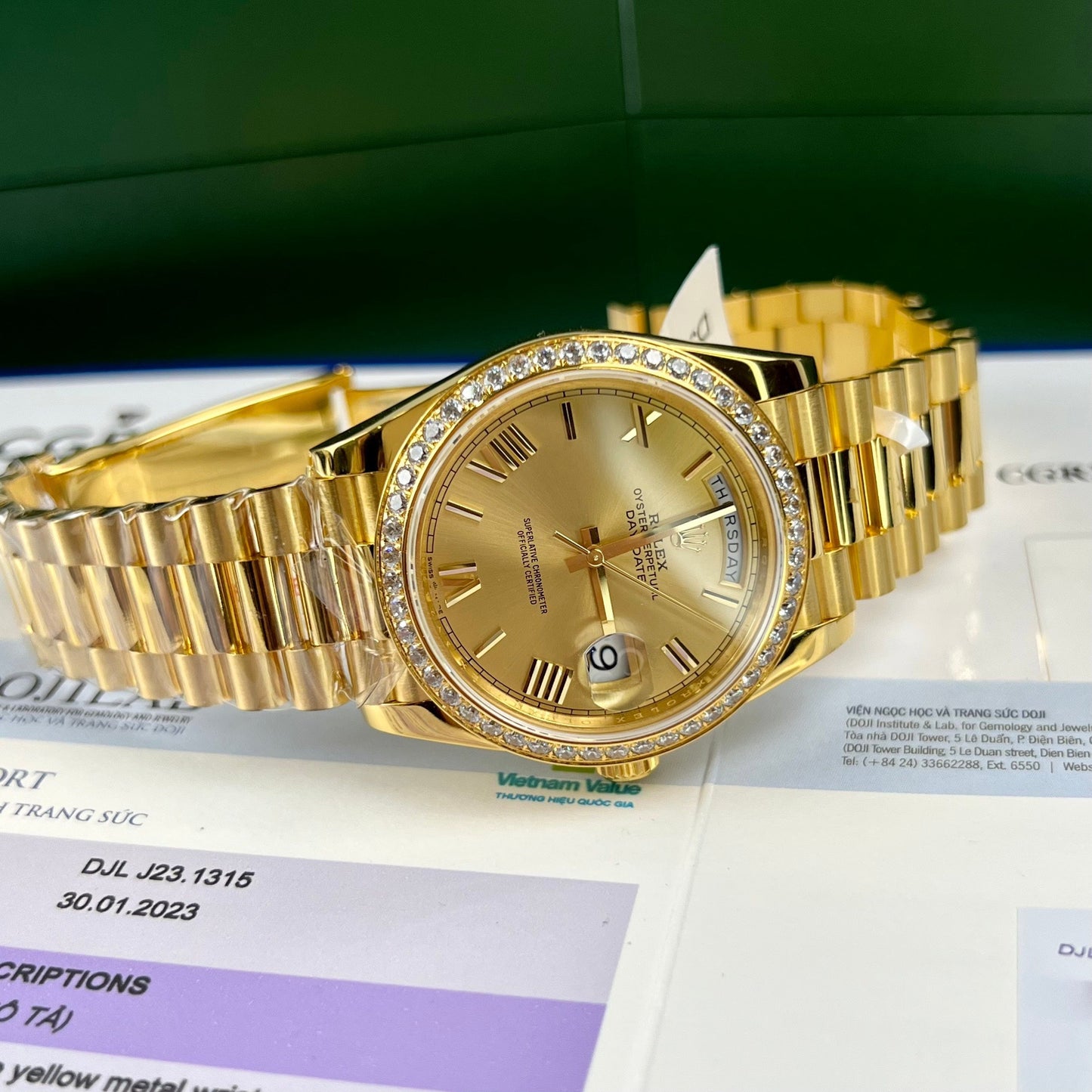 Rolex Day-Date 40 mm 228238-0006 revêtu d'or jaune 18 carats Meilleure édition 1:1 lunette moissanite