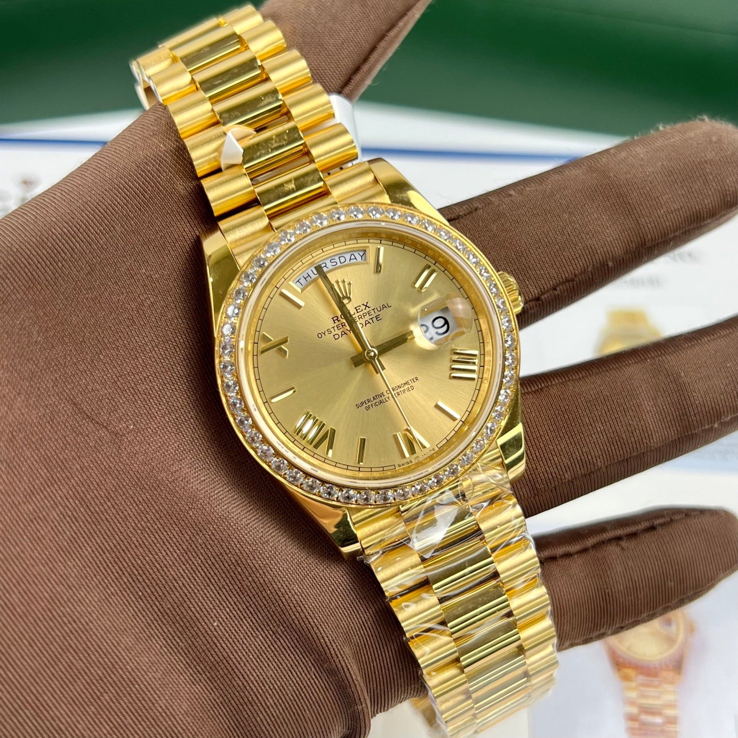 Rolex Day-Date 40 mm 228238-0006 revêtu d'or jaune 18 carats Meilleure édition 1:1 lunette moissanite