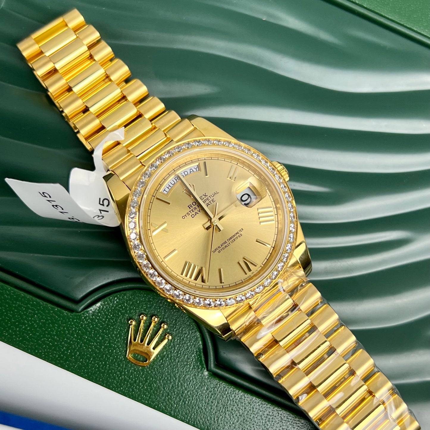 Rolex Day-Date 40 mm 228238-0006 revêtu d'or jaune 18 carats Meilleure édition 1:1 lunette moissanite