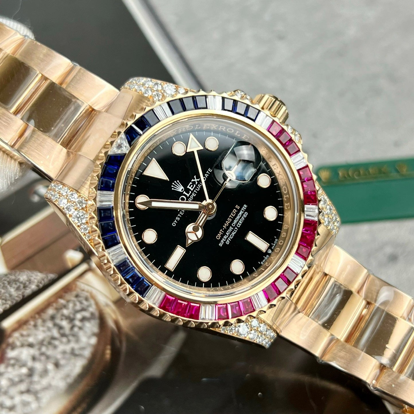 Rolex GMT-Master II 126755 Rainbow Bezel Melhor Edição 1:1 com Ruby Stone e embrulho 18k