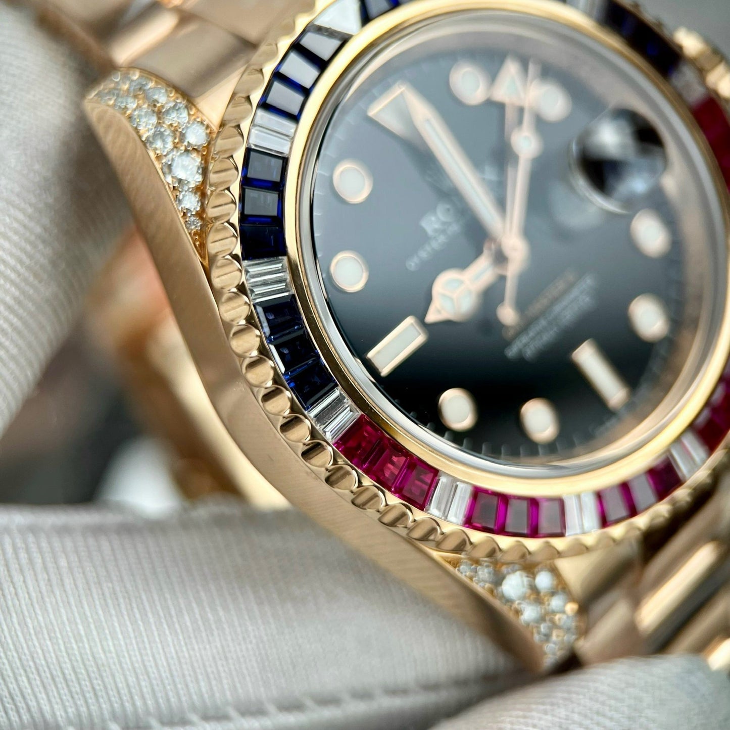 Rolex GMT-Master II 126755 Rainbow Bezel Melhor Edição 1:1 com Ruby Stone e embrulho 18k