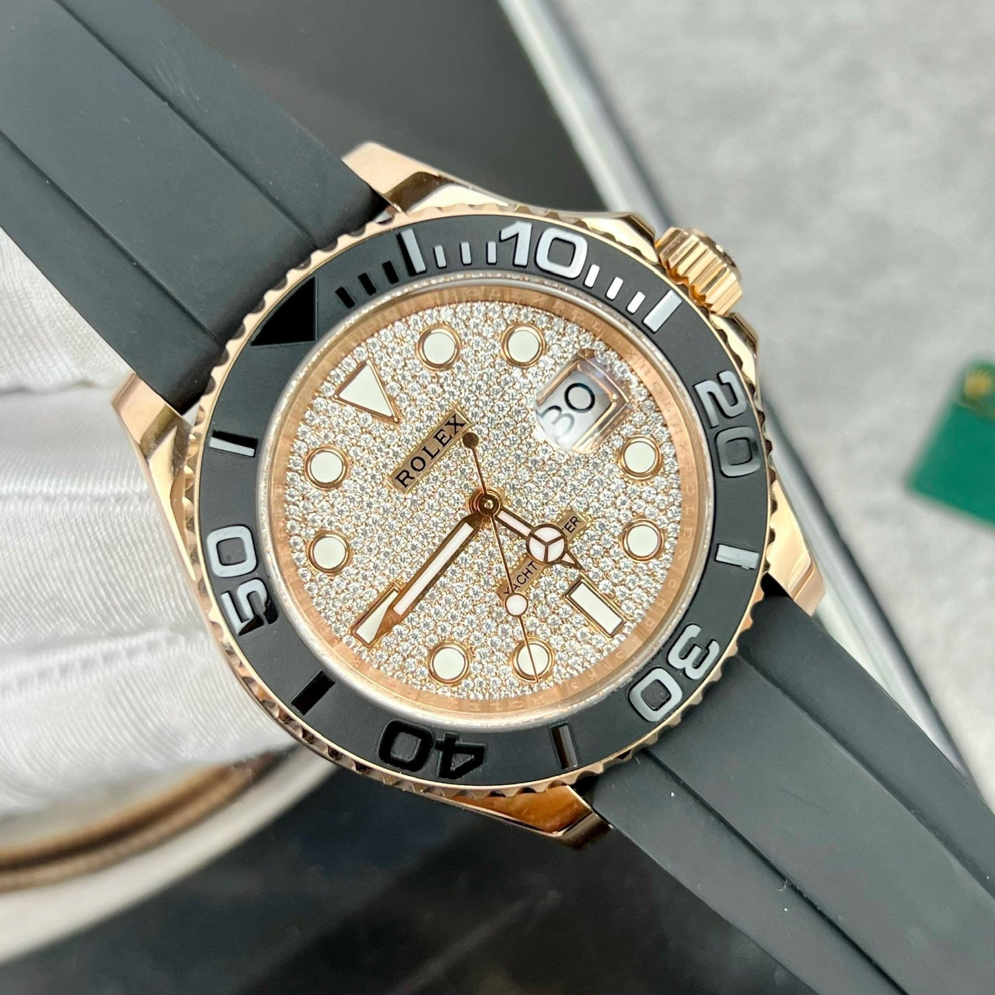 Rolex Yacht-Master 40 126655 Cadran pavé - Mouvement 3235 recouvert d'or 18 carats et de moissanite