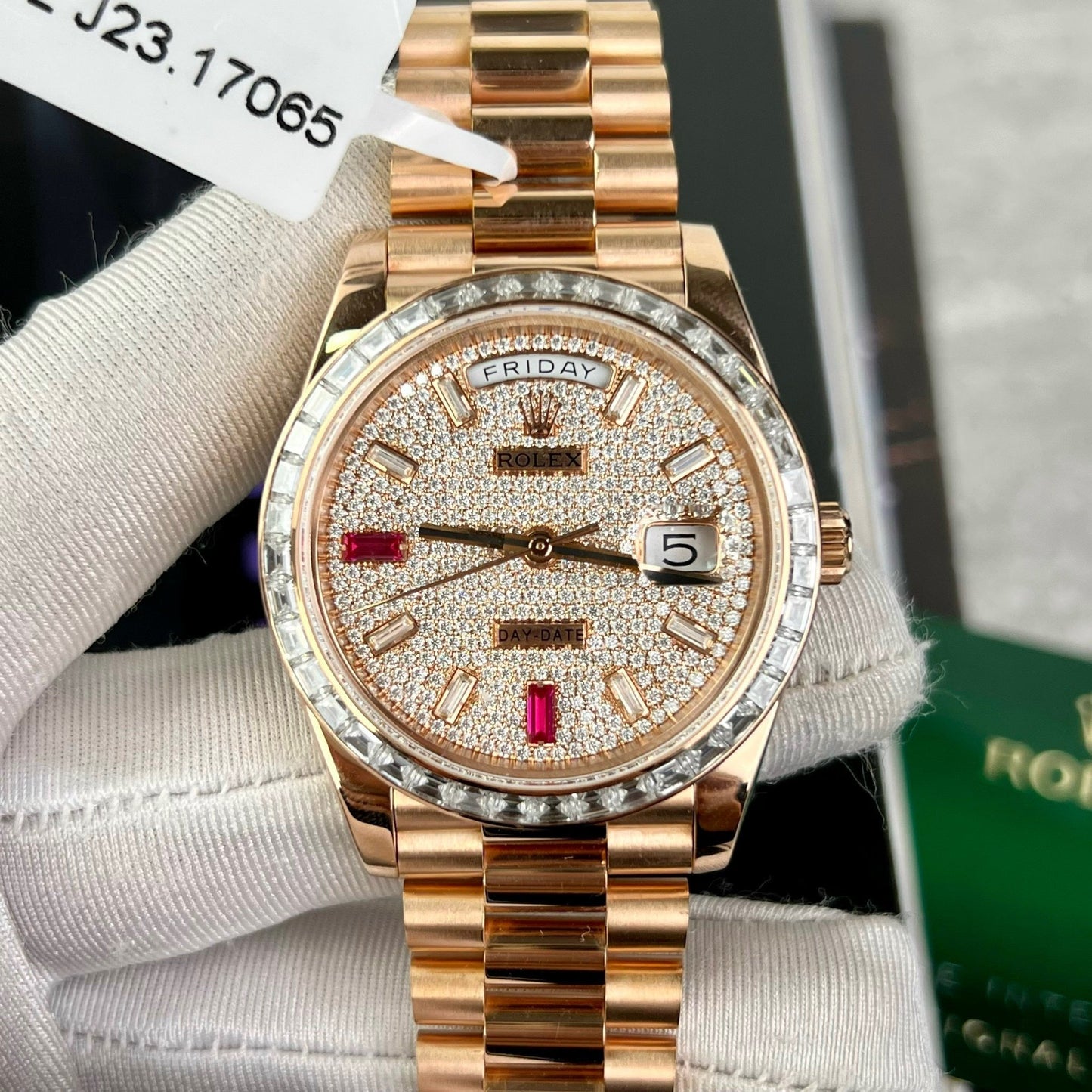 Rolex Day-Date 36 mm en or Everose 128345RBR recouvert de moissanite 18 carats