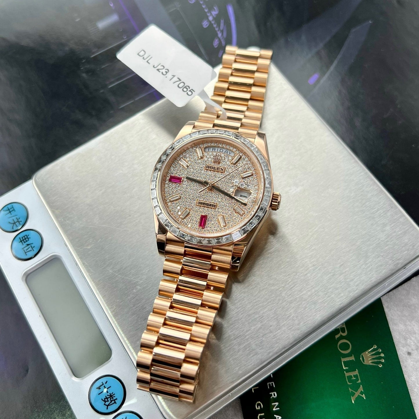 Rolex Day-Date 36 mm en or Everose 128345RBR recouvert de moissanite 18 carats