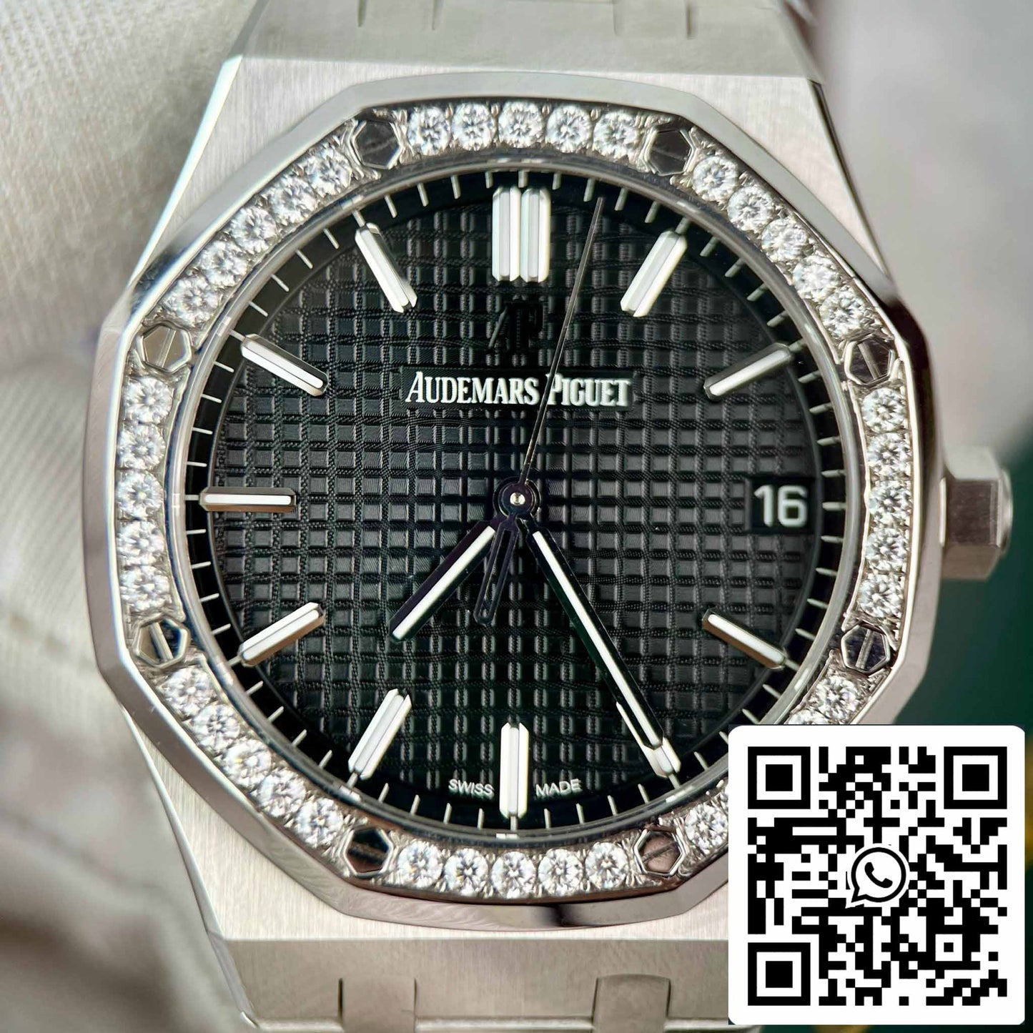 Réplique Audemars Piguet Royal Oak 15400ST.OO.1220ST.01 Diamants Moissanite personnalisés