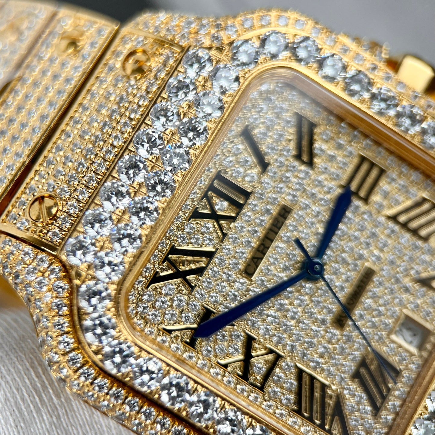 Cartier De Santos Piedra swarovski personalizada para hombre chapada en pvd en oro amarillo