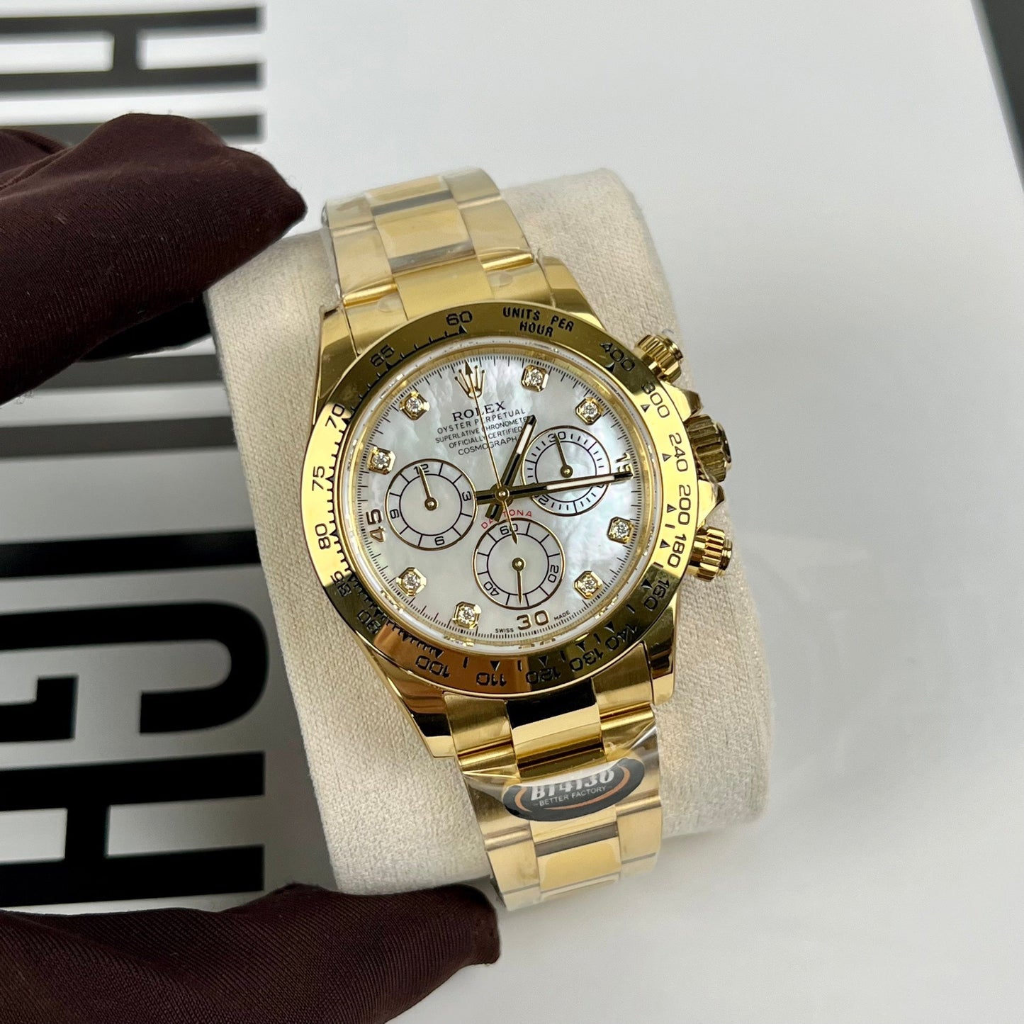 Réplique Rolex Cosmograph Daytona 40 mm en or jaune avec cadran en nacre et diamant 116528