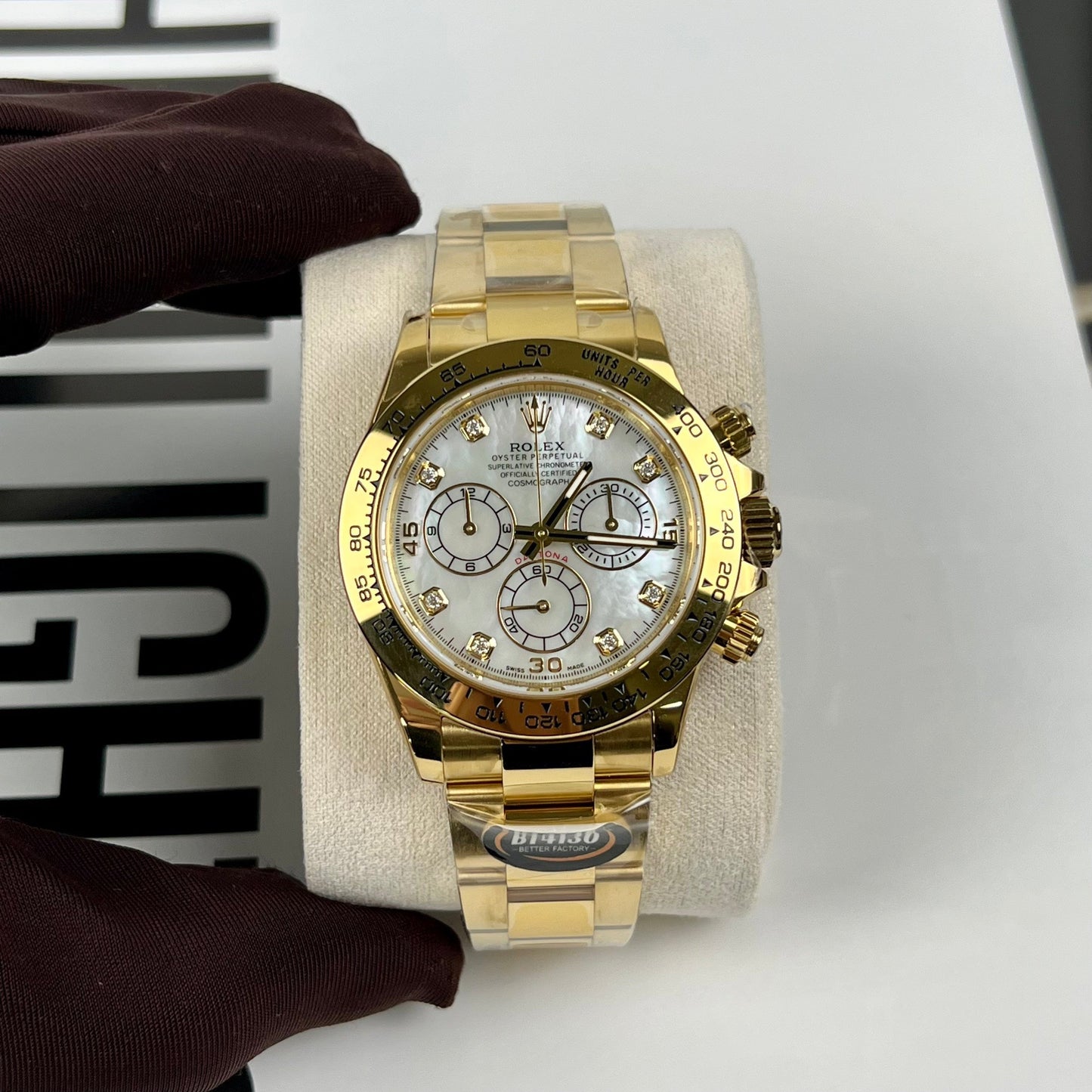 Réplique Rolex Cosmograph Daytona 40 mm en or jaune avec cadran en nacre et diamant 116528