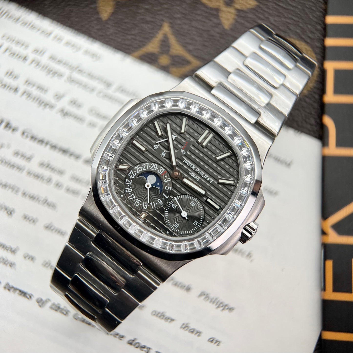 Patek Philippe Nautilus 5712GR 1:1 Meilleure édition GR Factory Cadran gris