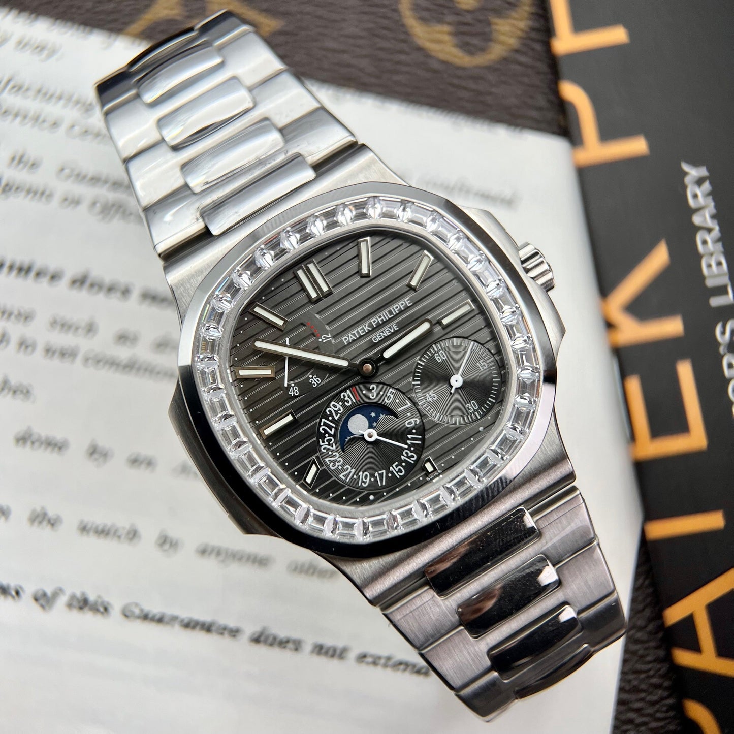 Patek Philippe Nautilus 5712GR 1:1 Meilleure édition GR Factory Cadran gris