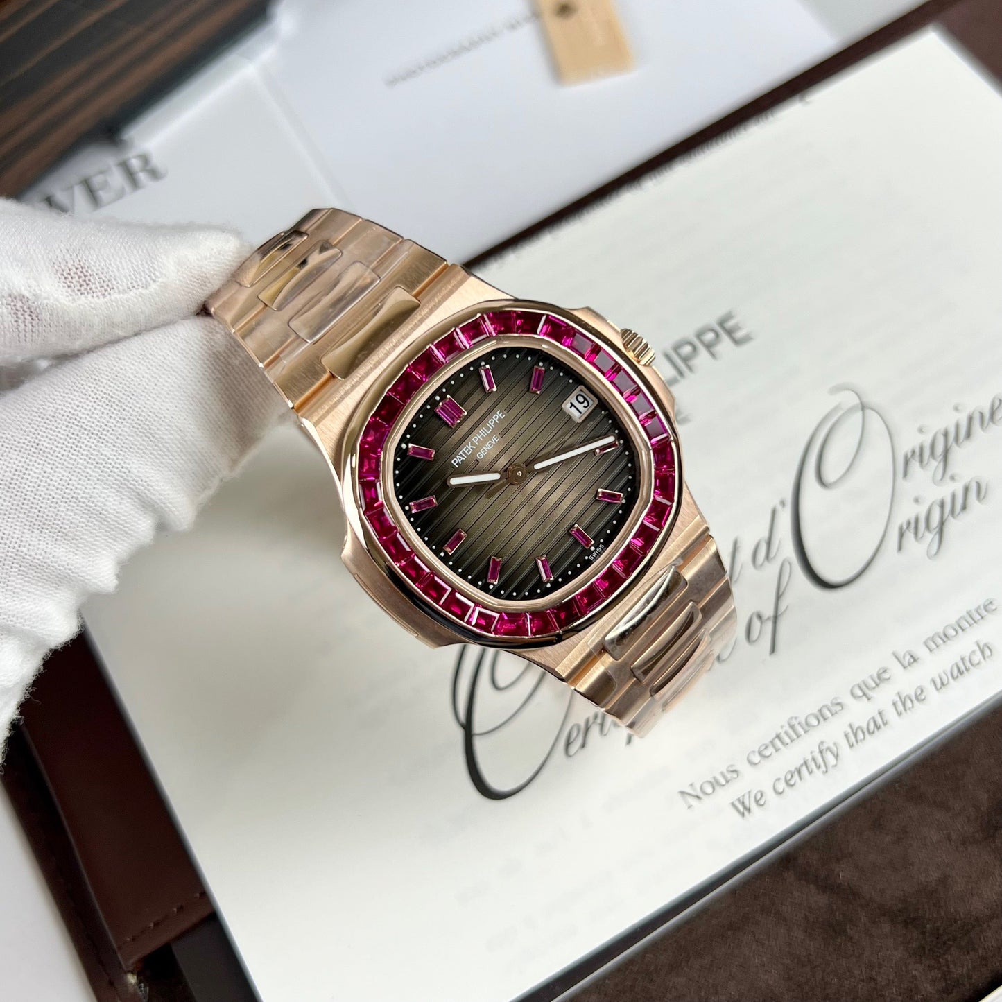 Patek Philippe Nautilus 5711 Or rose 18 carats 1:1 meilleure édition PPF Factory personnalisée Ruby Stone