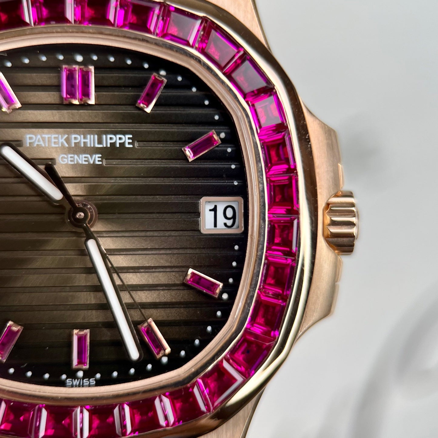 Patek Philippe Nautilus 5711 Or rose 18 carats 1:1 meilleure édition PPF Factory personnalisée Ruby Stone