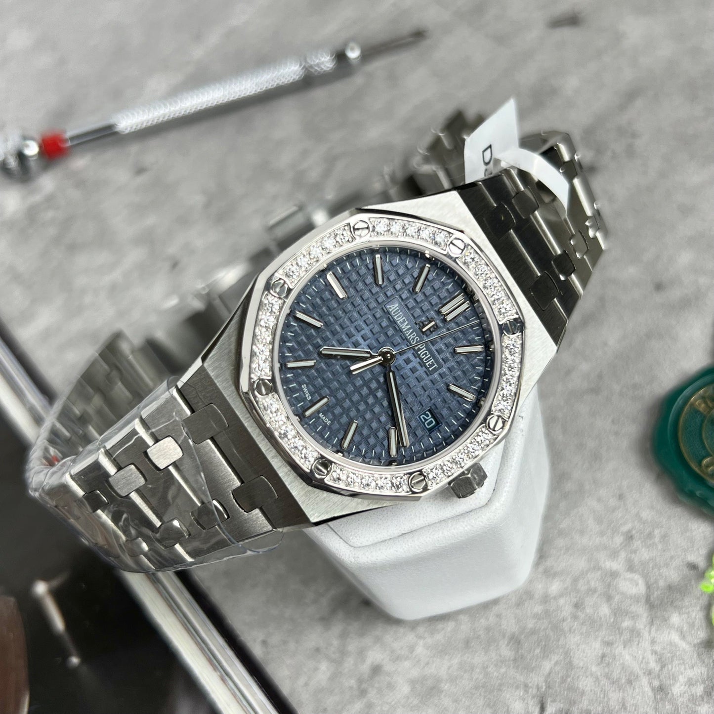 Audemars Piguet Royal Oak 67651IP.ZZ.1261IP.01 1:1 Meilleure édition ZF Factory Cadran bleu Lunette moissanite