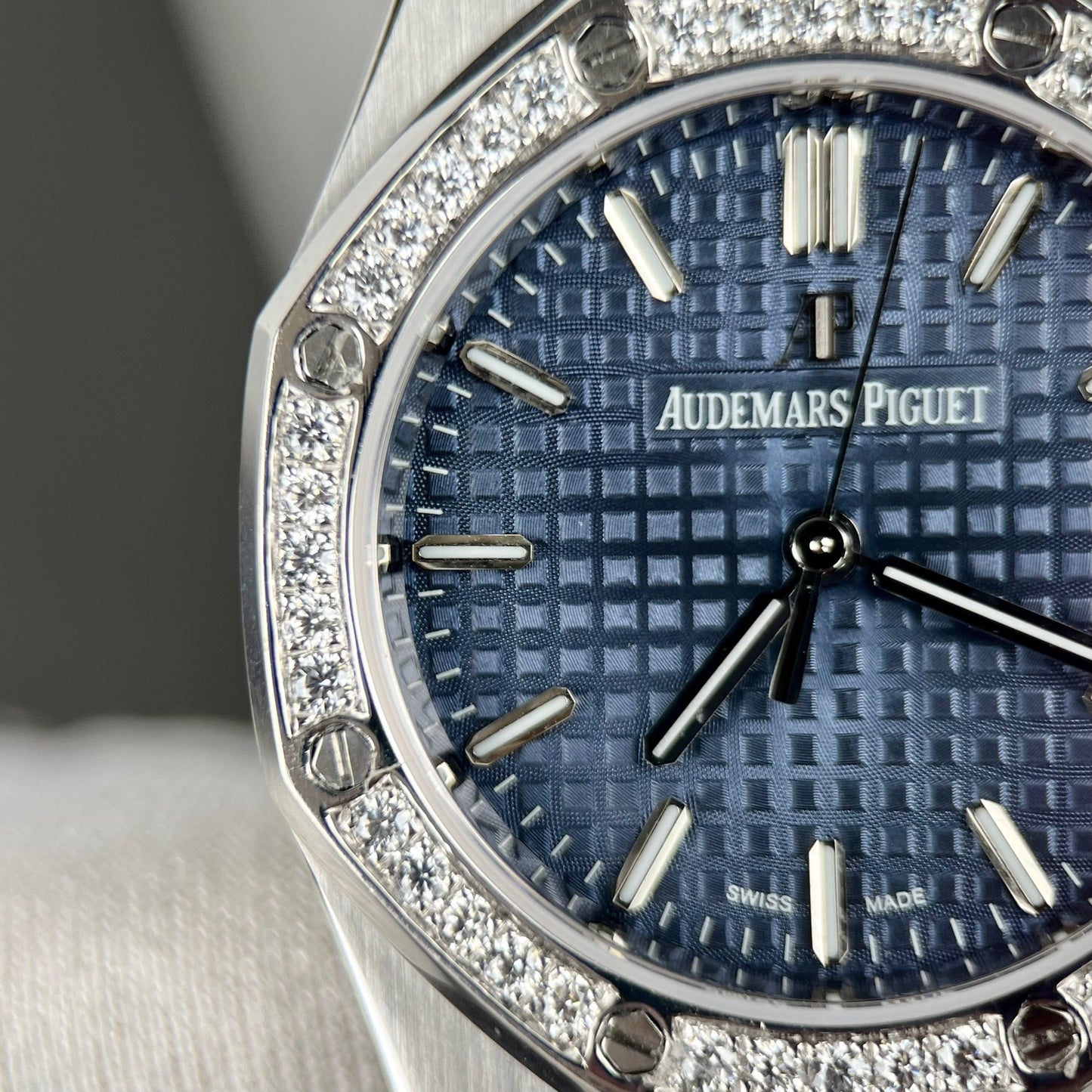 Audemars Piguet Royal Oak 67651IP.ZZ.1261IP.01 1:1 Meilleure édition ZF Factory Cadran bleu Lunette moissanite